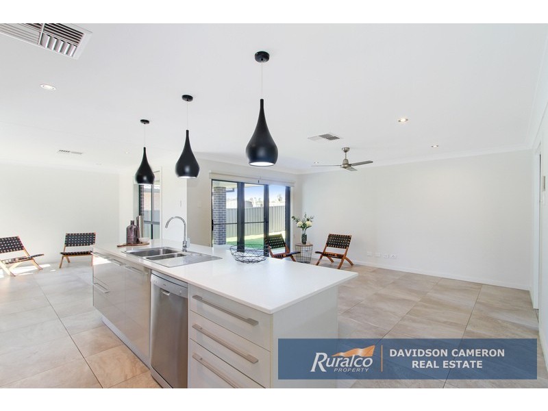 47 Warrah Drive, Tamworth NSW 2340