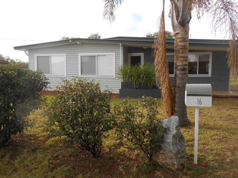 16 McDonald Crescent, Tamworth NSW 2340