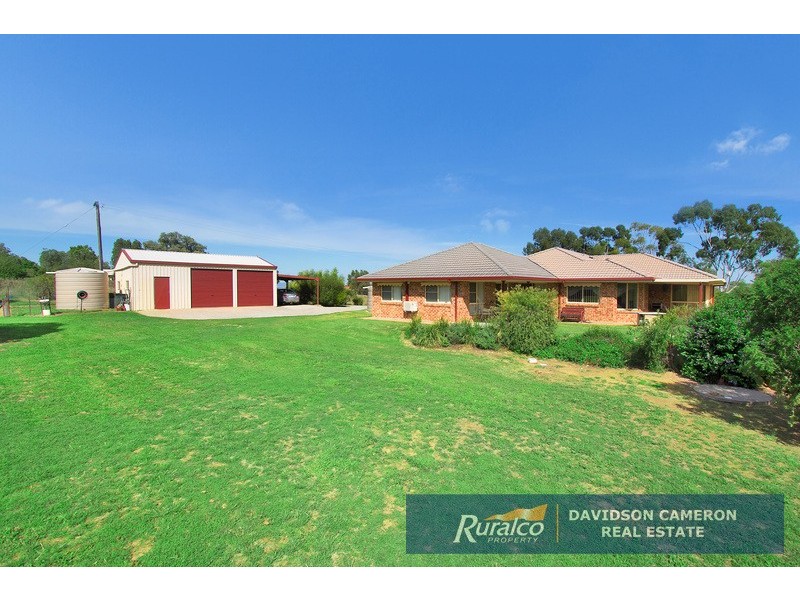 22 Meadowbanks Drive, Tamworth NSW 2340