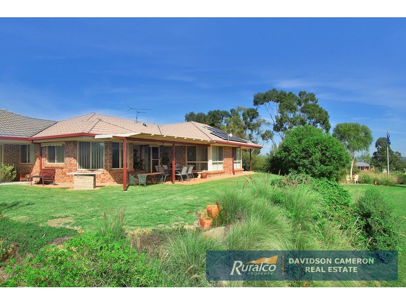 22 Meadowbanks Drive, Tamworth NSW 2340