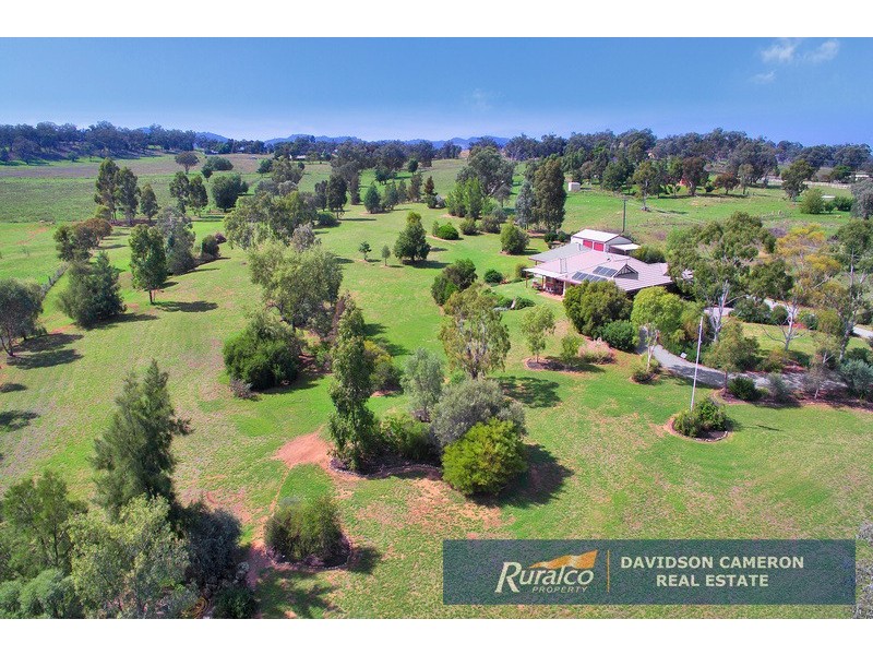 22 Meadowbanks Drive, Tamworth NSW 2340