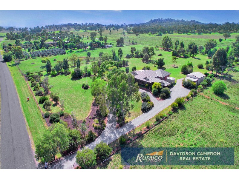 22 Meadowbanks Drive, Tamworth NSW 2340