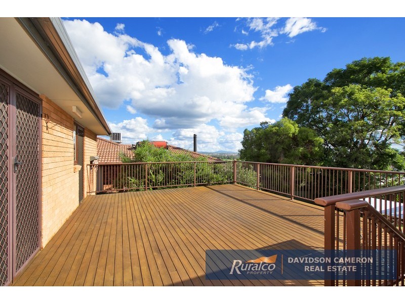15 Woodburn Way, Tamworth NSW 2340