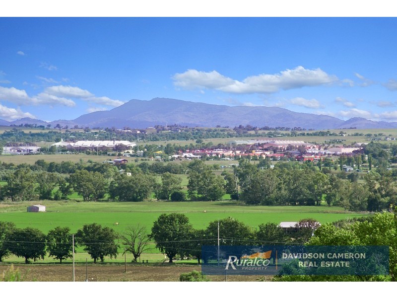 15 Woodburn Way, Tamworth NSW 2340