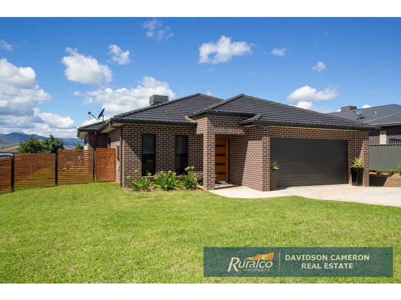 28 Falcon Drive, Tamworth NSW 2340