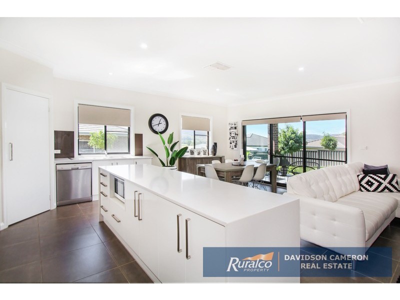 28 Falcon Drive, Tamworth NSW 2340