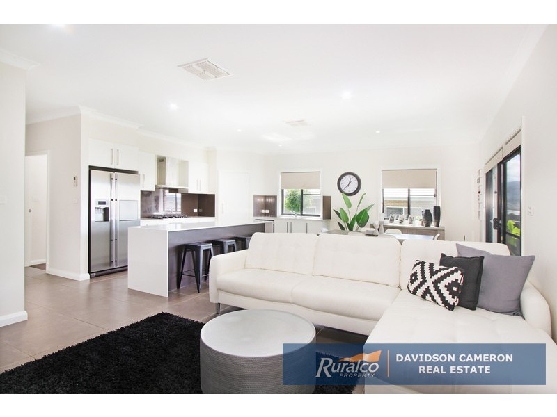 28 Falcon Drive, Tamworth NSW 2340