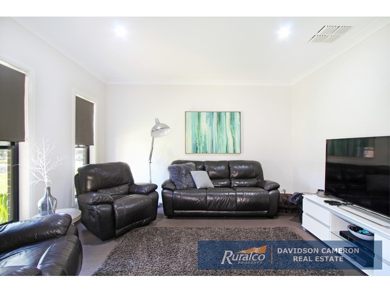 28 Falcon Drive, Tamworth NSW 2340