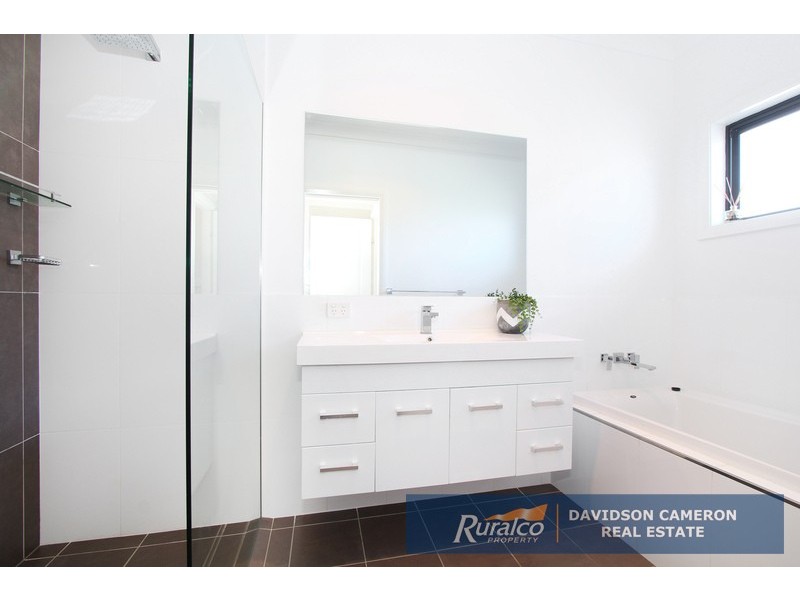 28 Falcon Drive, Tamworth NSW 2340