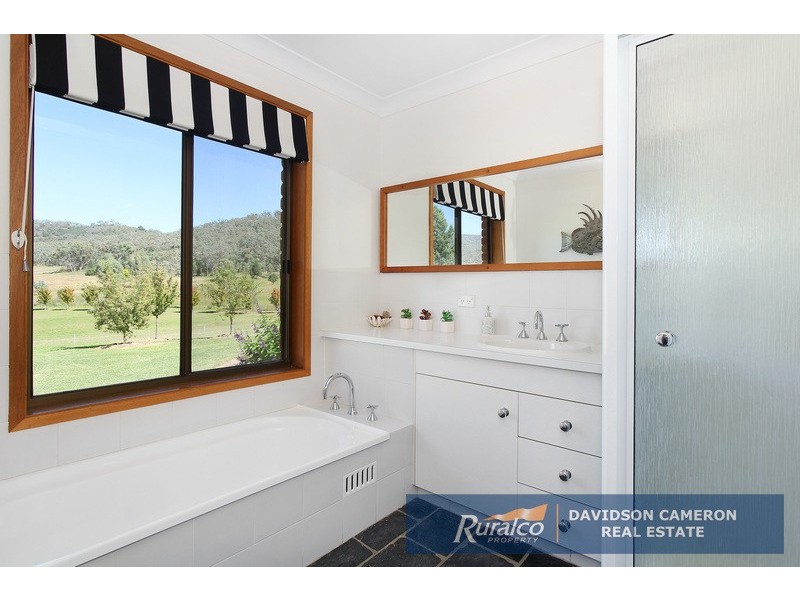 94 Woodside Chase, Kootingal NSW 2352