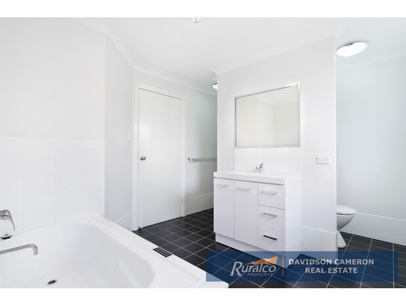 11 Emerald Avenue, Tamworth NSW 2340