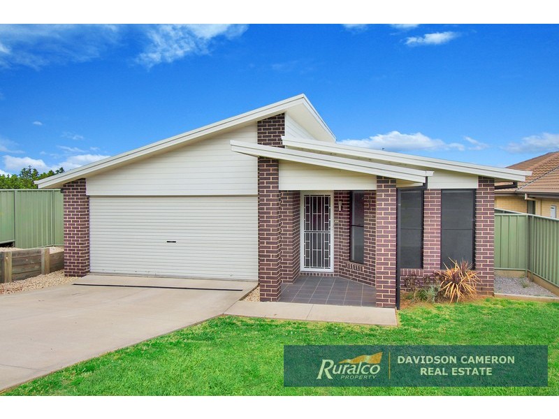 11 Emerald Avenue, Tamworth NSW 2340