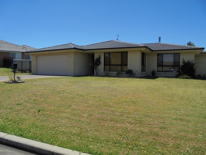 13 Garden Street, Kootingal NSW 2352