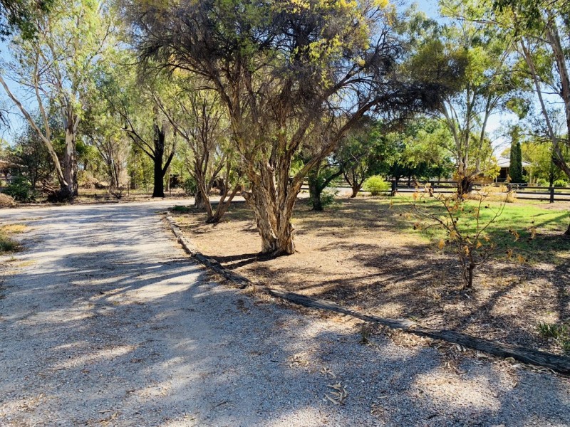 69-71 Regans Road, Tamworth NSW 2340