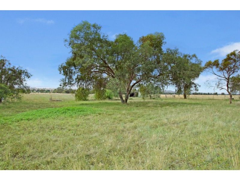 69-71 Regans Road, Tamworth NSW 2340