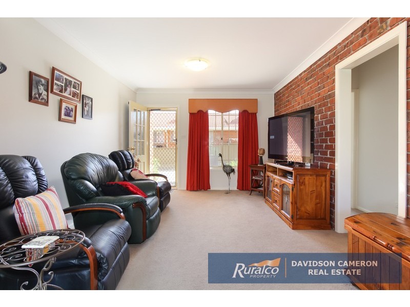 2/4 Cowper Close, Tamworth NSW 2340