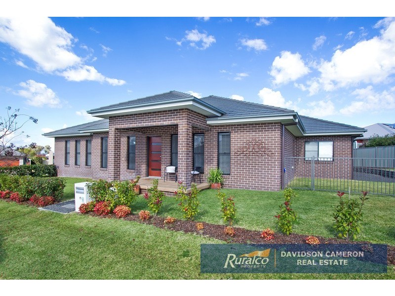 4 Sanctuary Place, Tamworth NSW 2340