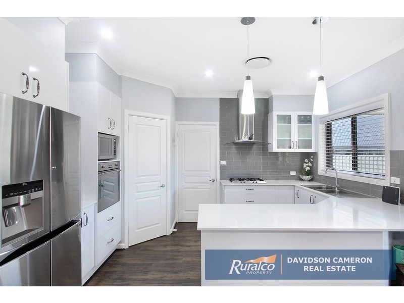 4 Sanctuary Place, Tamworth NSW 2340