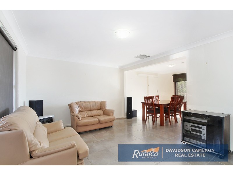 15 Woodburn Way, Tamworth NSW 2340