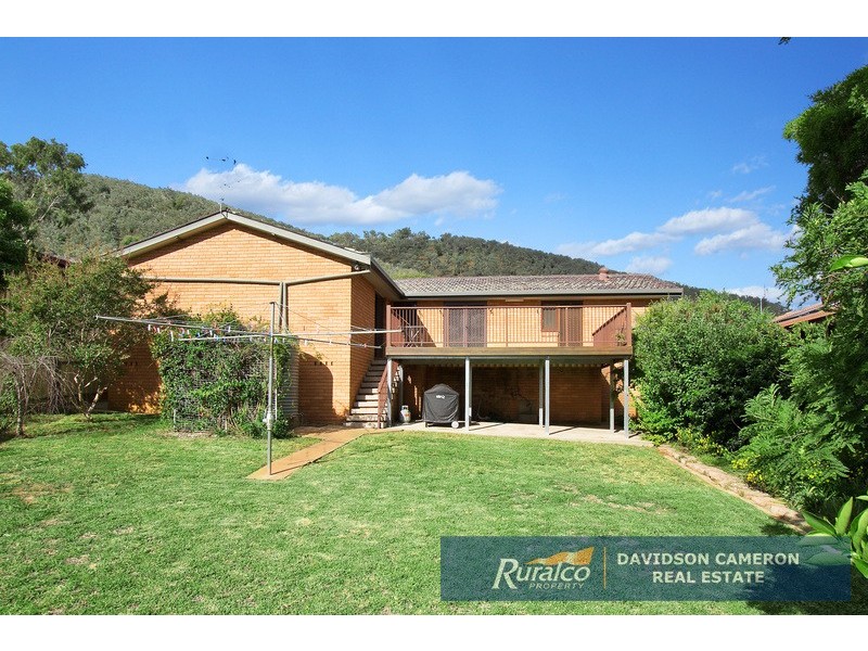 15 Woodburn Way, Tamworth NSW 2340