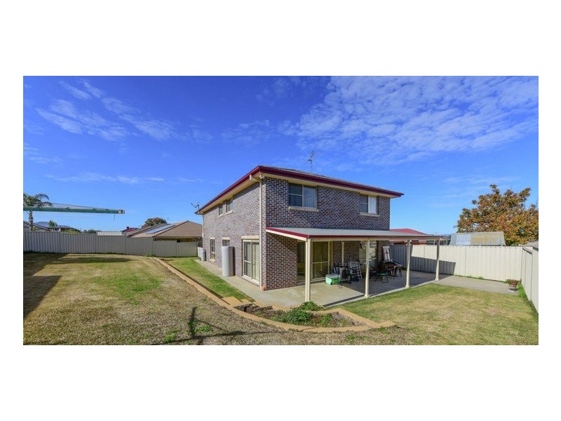 2/9 The Grove, Tamworth NSW 2340