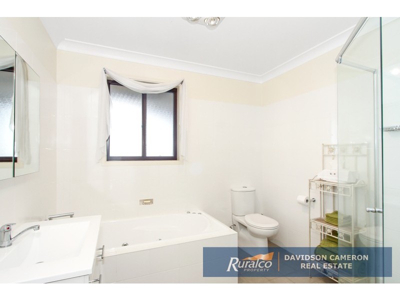 31 Valley Drive, Tamworth NSW 2340