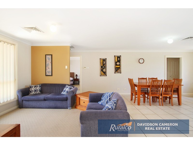 33 Warrah Drive, Tamworth NSW 2340