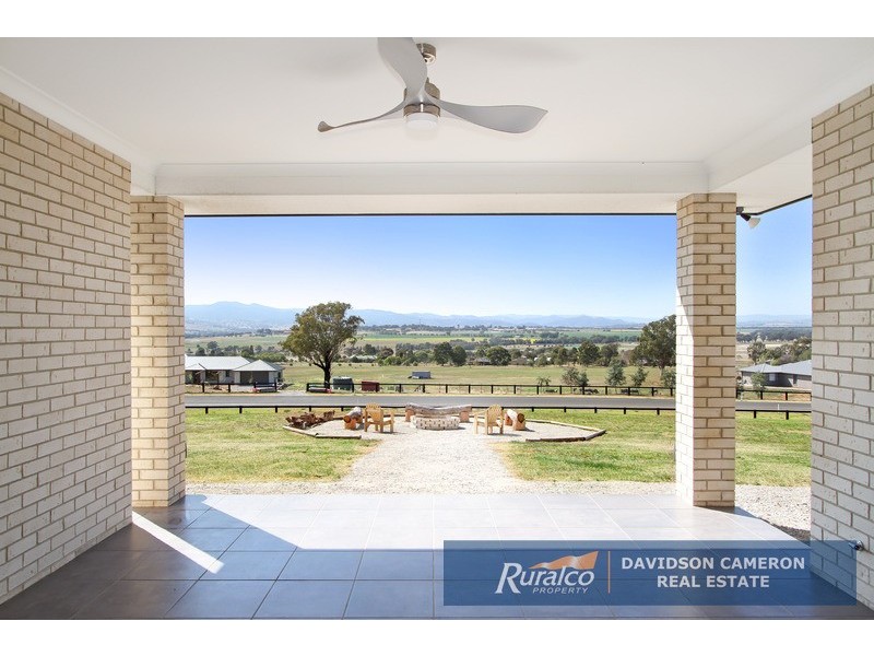 45 Falcon Drive, Tamworth NSW 2340