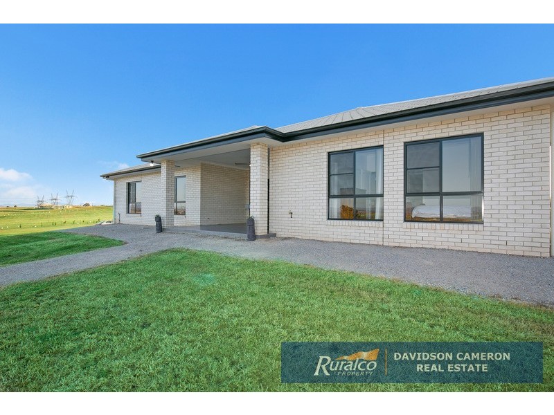 45 Falcon Drive, Tamworth NSW 2340