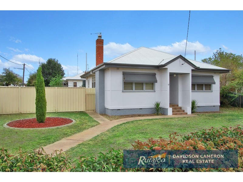 11 Kathleen Street, Tamworth NSW 2340