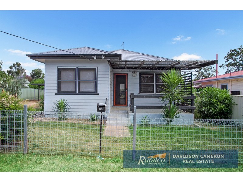 42 Robert Street, Tamworth NSW 2340