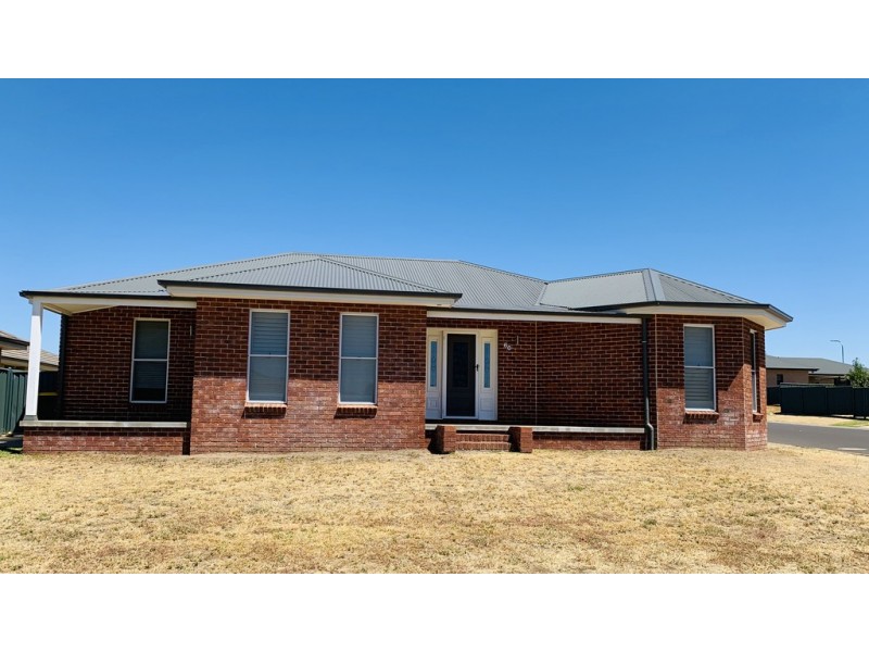 60 The Heights, Tamworth NSW 2340