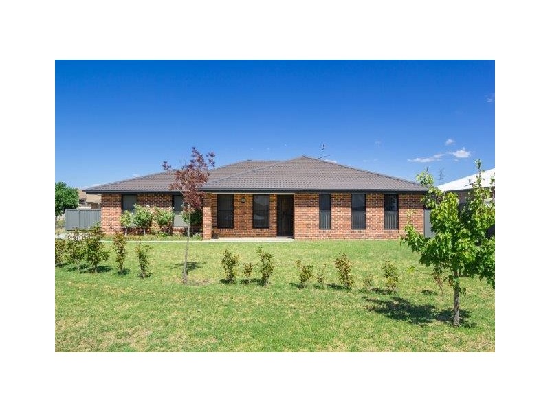 4 Emu Close, Calala NSW 2340
