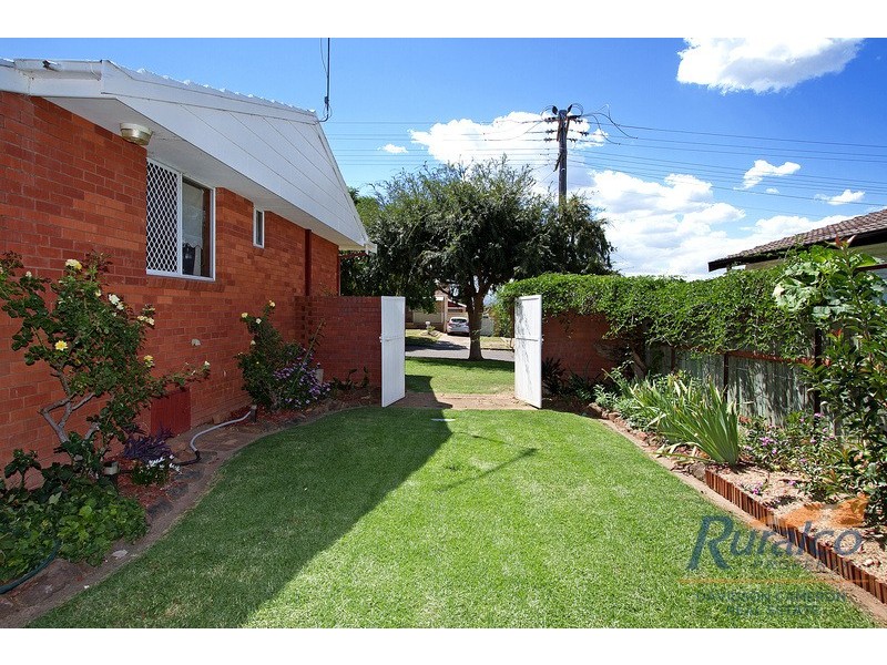 21 Kyooma Street, Tamworth NSW 2340