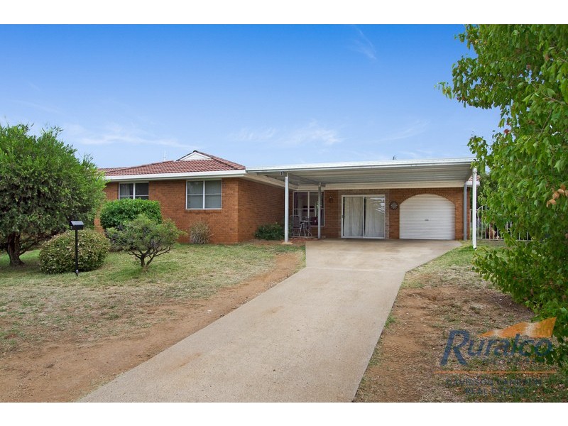 7 Mullumbimby Close, Tamworth NSW 2340