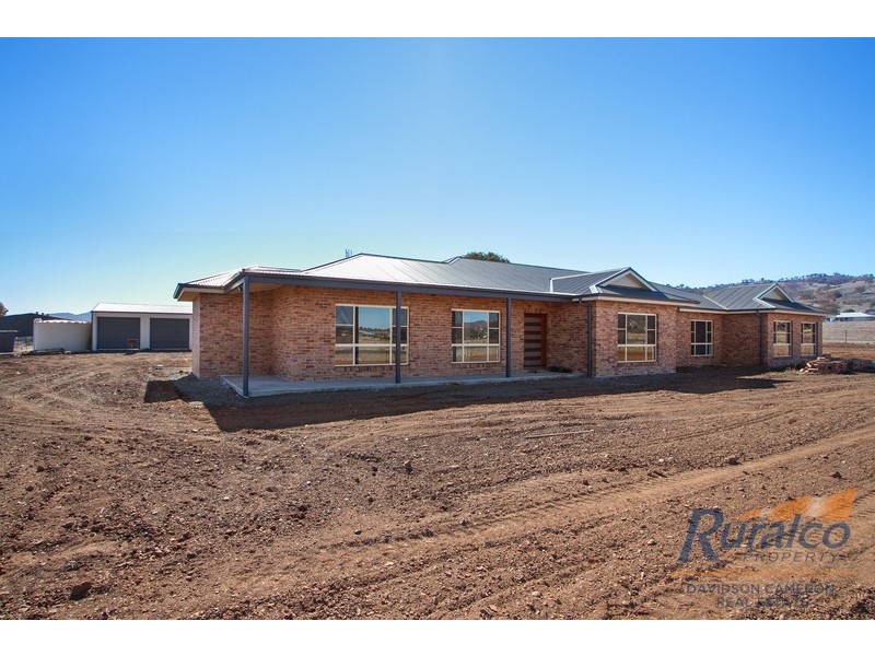 1 Bemboka Court, Tamworth NSW 2340