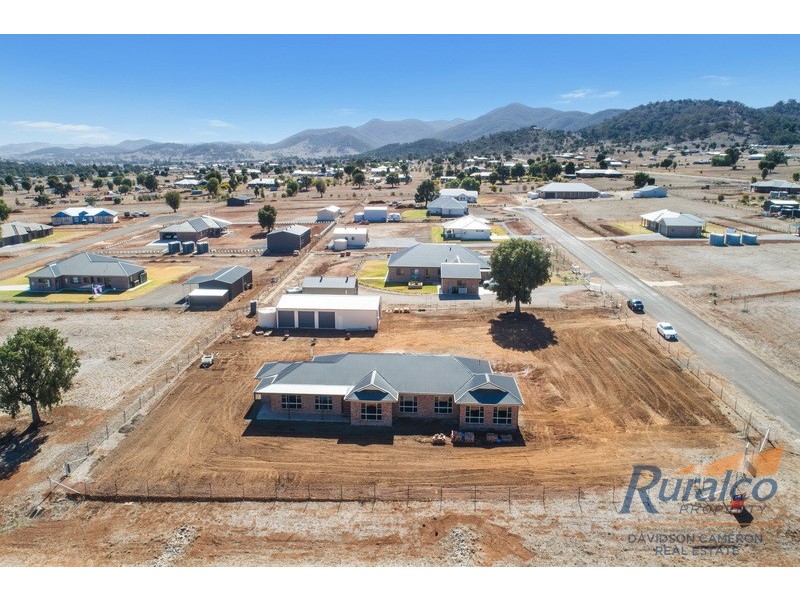 1 Bemboka Court, Tamworth NSW 2340