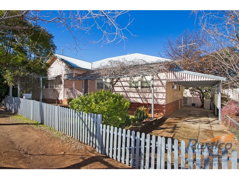 11 Russell Street, Tamworth NSW 2340