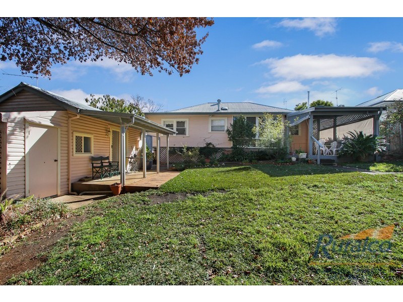 11 Russell Street, Tamworth NSW 2340