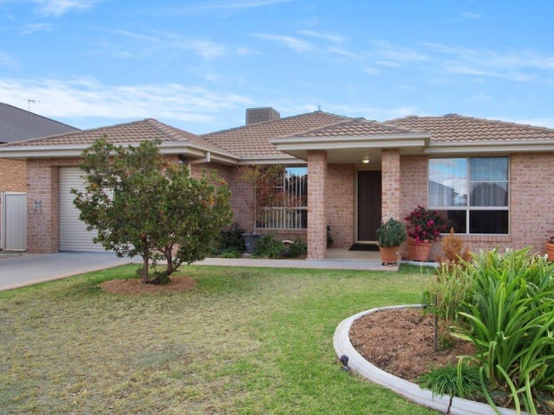 13 Cassia Place, Tamworth NSW 2340