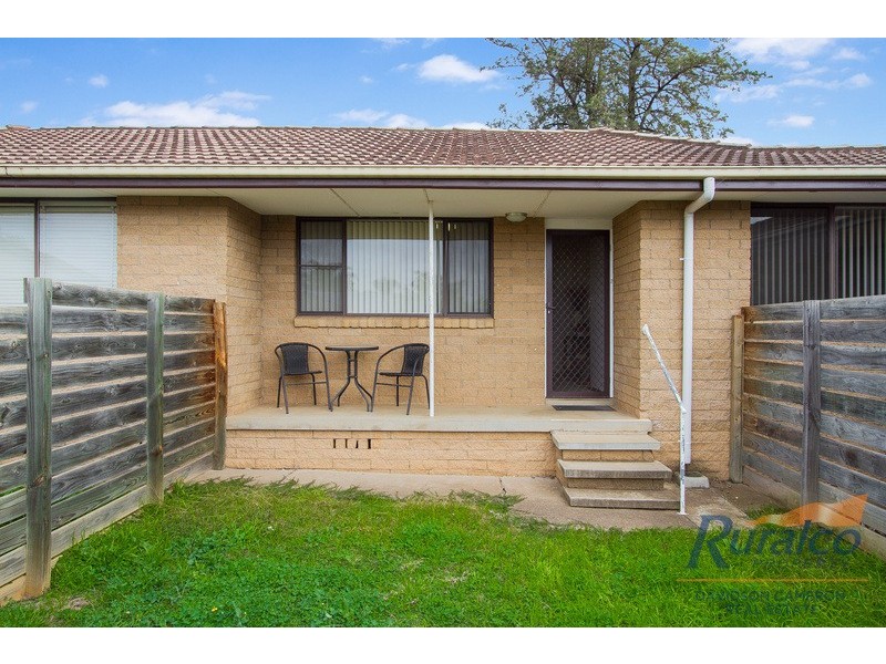 2/4 Woodstock Street, Tamworth NSW 2340