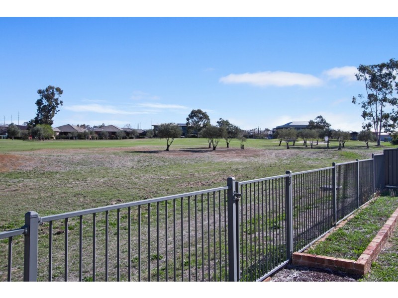 43 The Retreat, Tamworth NSW 2340