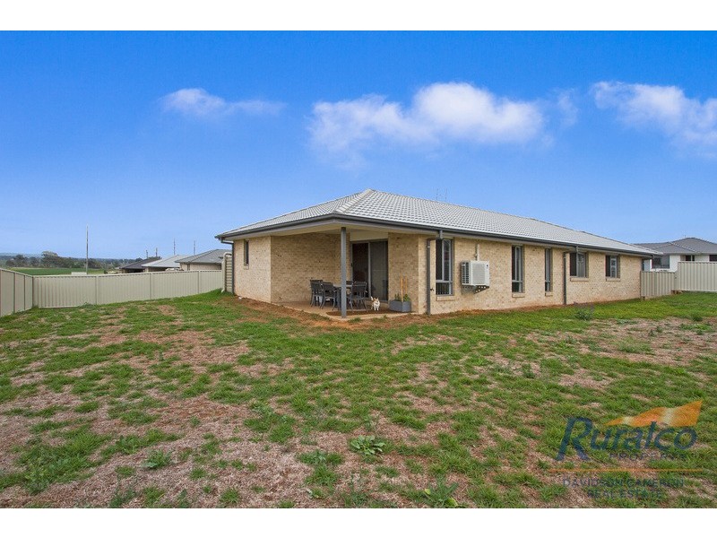 48 Tulipwood Crescent, Tamworth NSW 2340