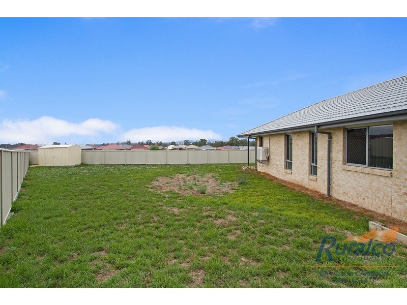 48 Tulipwood Crescent, Tamworth NSW 2340