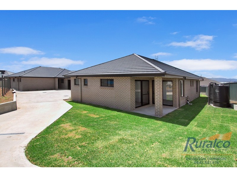 1/7 Gabriella Way, Tamworth NSW 2340