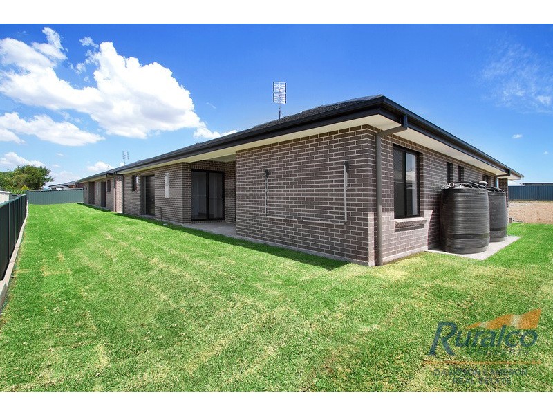 1/7 Gabriella Way, Tamworth NSW 2340