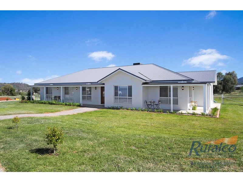 9 Bemboka Court, Tamworth NSW 2340