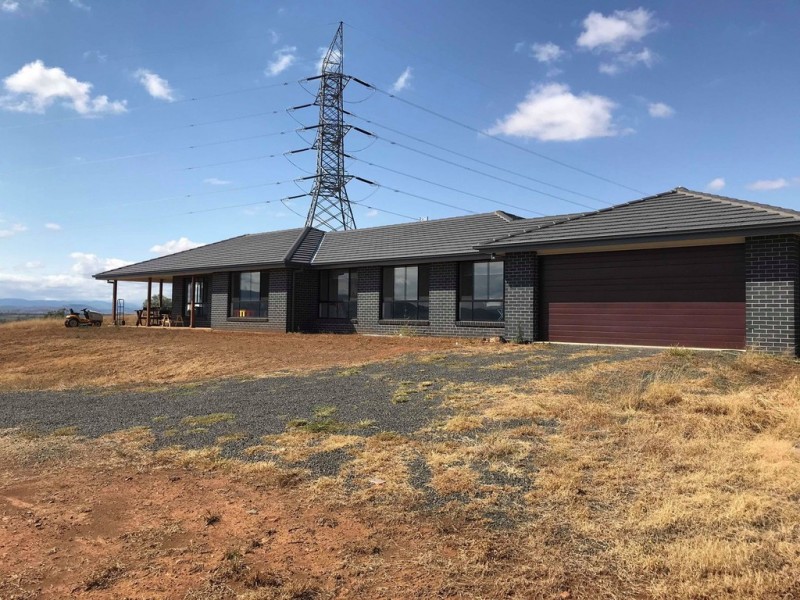 43 Falcon Drive, Tamworth NSW 2340