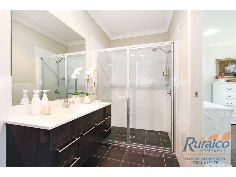 25 Sanctuary Place, Tamworth NSW 2340