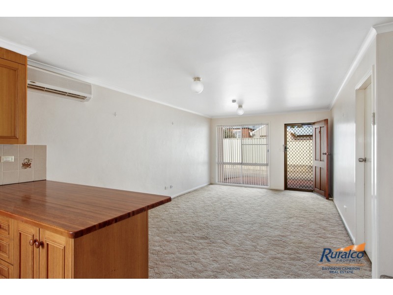 2/73 Crown Street, West Tamworth NSW 2340